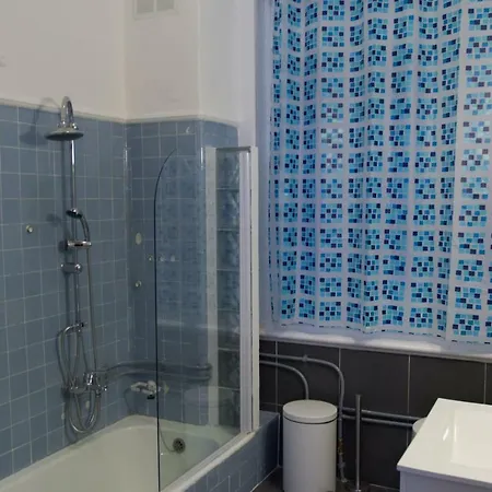 Localtraveling Downtown - Family